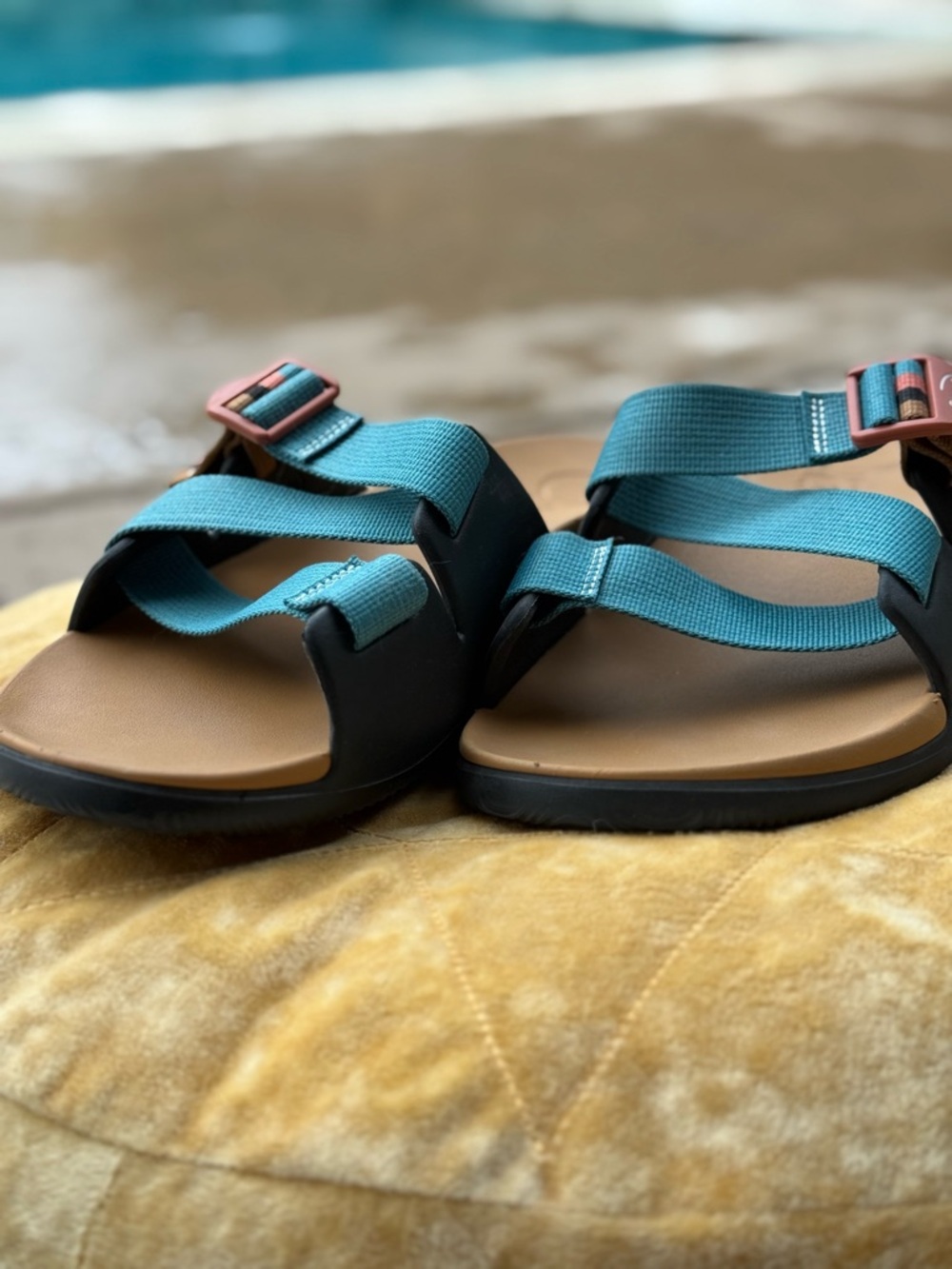 Chaco Chillos M 10/W 12 Teal Cross-Strap Slide Sandals Brown and Black Footbed - Picture 2 of 8